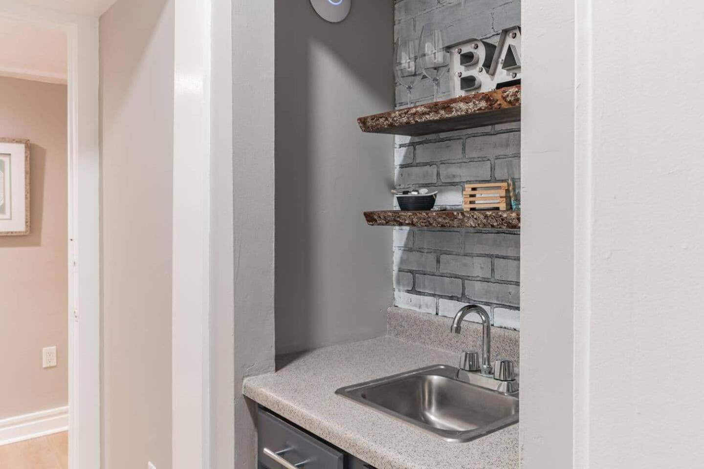 Big W Luxe Steps From Forest *